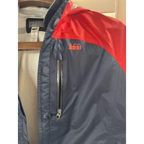 REI Boys Red Navy Rain Jacket, Size XL Windbreaker‎ Waterproof Wind Resistance - Picture 3 of 8